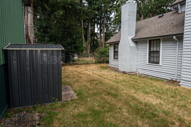 Building Photo - 9620 Maple Ave SW
