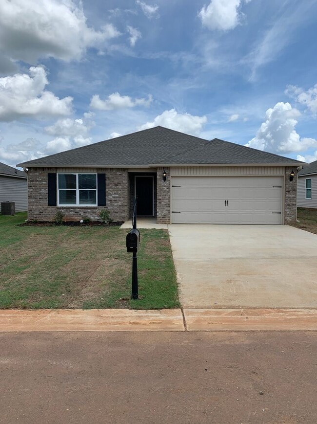 Building Photo - GET IT NOW!   New Three Bedroom | Two Bath Home in Cherokee Bend