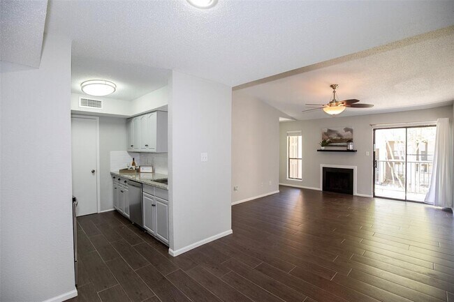 Building Photo - 3300 Pebblebrook Dr