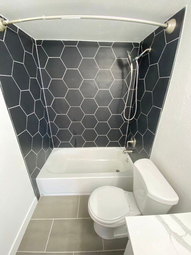 Building Photo - Delightful 2BED/2BATH Condo tucked away in a picturesque Henderson community!