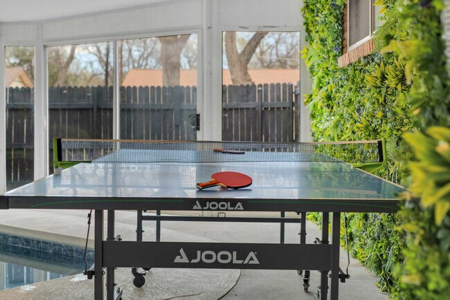 Building Photo - 1901 Cordova Bend