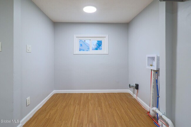 Building Photo - 111 Duane Ave