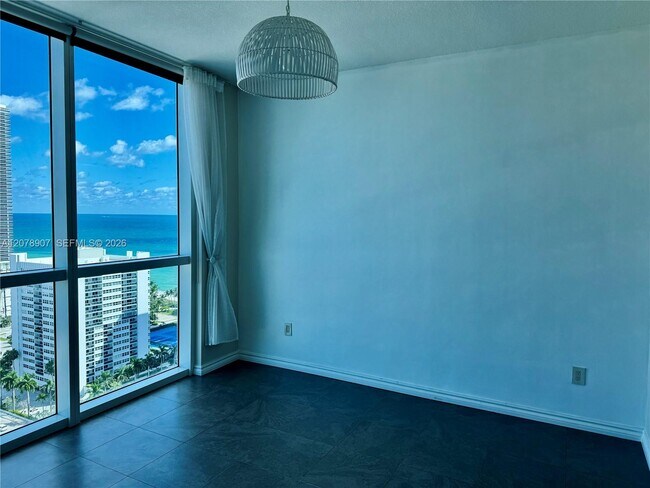 Building Photo - 1945 S Ocean Dr