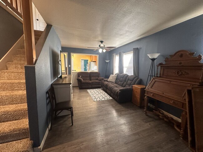 Building Photo - 3-bedroom, 2-bathroom Home