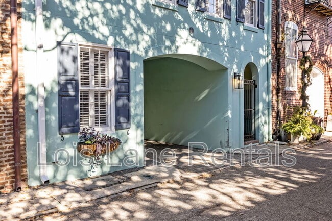 Building Photo - 12 Elliott St