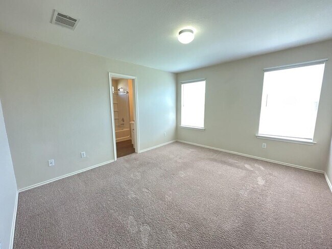 Building Photo - 1000 Bluff Meadow Cove