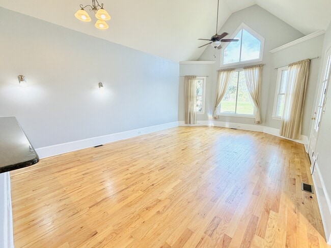 Building Photo - 33 Golden Spur Ln