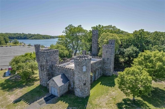 Building Photo - 437 Pelham Rd