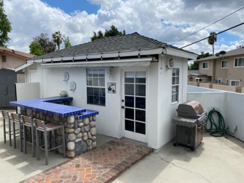 Primary Photo - 1 Sylvian Ln