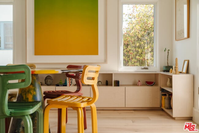 Building Photo - 1097 W Kensington Rd