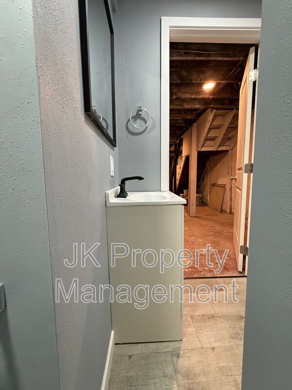 Building Photo - 1512 3rd Ave N