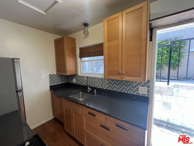 Building Photo - 2019 Cypress Ave.