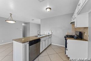 Building Photo - 5035 Vlg Crst Dr