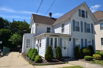 Building Photo - 259 Main St