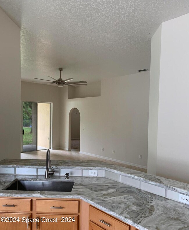 Building Photo - 1227 Hasley Pl