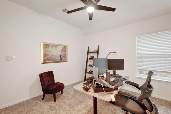 Building Photo - 404 Mante Ct