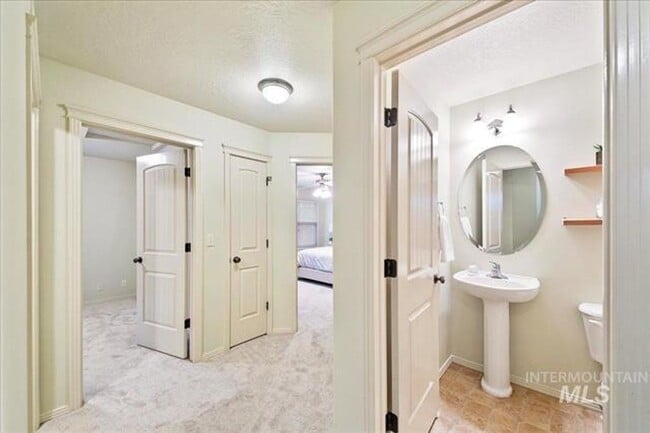 Building Photo - Gorgeous 4 bed 3 Bath Home Located in Meridian