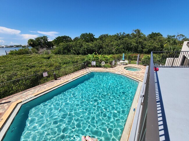 Building Photo - Beautiful Fully Furnished Marker 33 Condo on the water