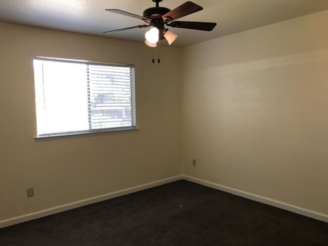 Building Photo - Charming Court Home Near Schools & Parks - Coming soon!