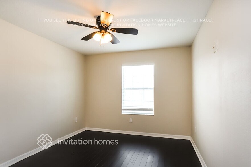 Building Photo - 10667 Lake Montauk Dr