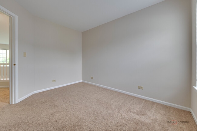 Building Photo - 45 S Oakhurst Dr