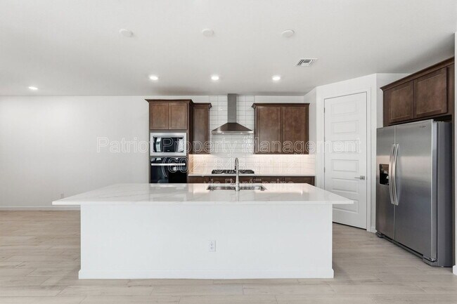 Building Photo - 7404 W Buckhorn Trail