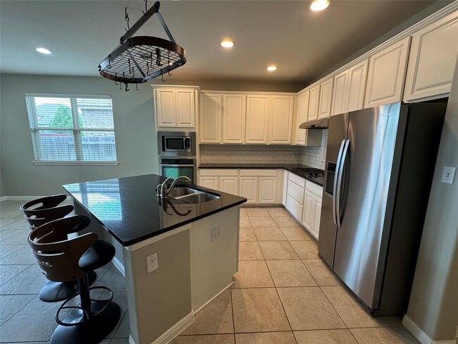Building Photo - 104 Lake Whitney Ct