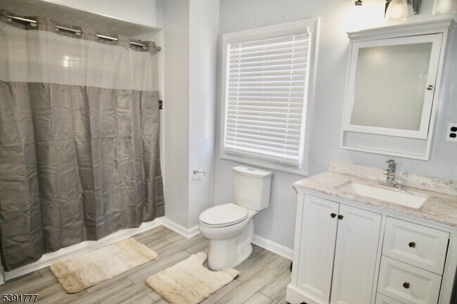 Building Photo - 22 Rockland Terrace