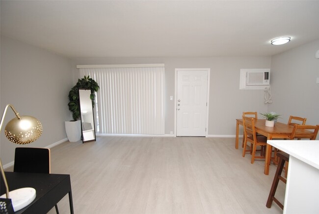 Building Photo - 2515 Yoakum Blvd