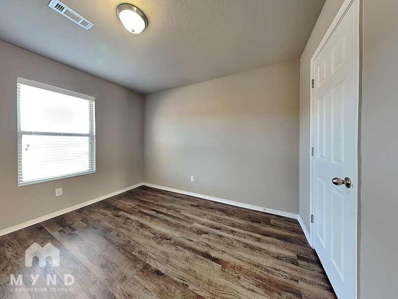 Building Photo - 407 Westwood Dr