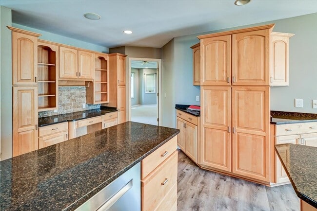 Building Photo - Beautifully updated 4 bedroom home in Southbridge, Waunakee