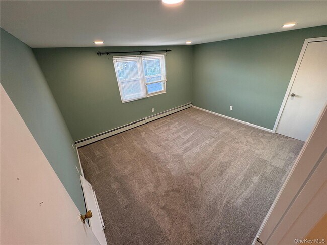 Building Photo - 385 West Dr