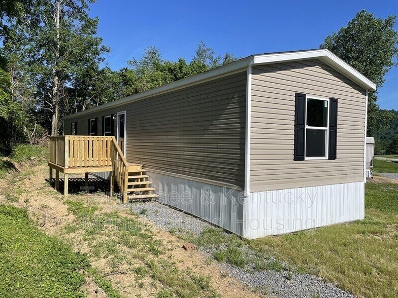 Building Photo - 218 Eller Dr