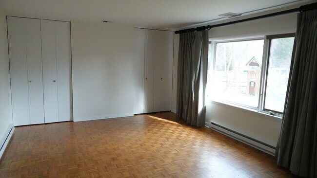 Building Photo - 593 Watford Ln