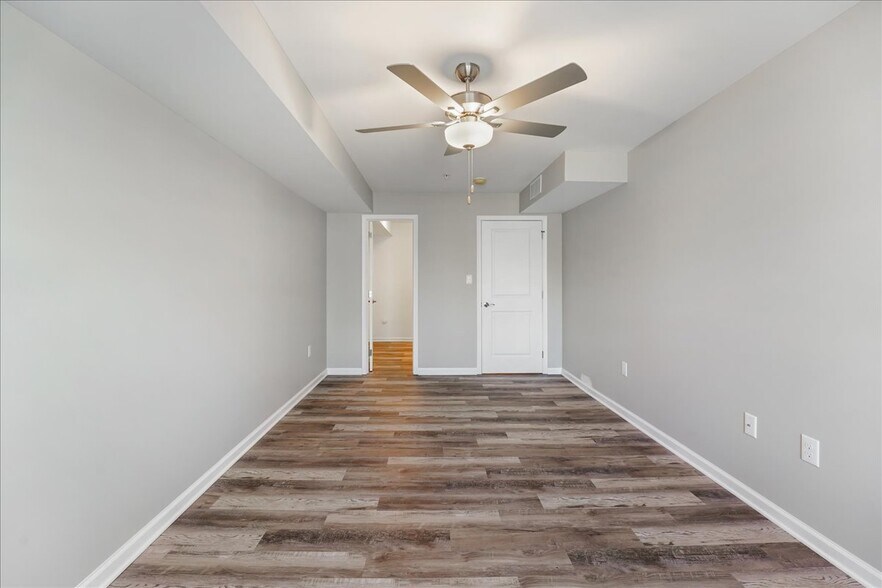 Building Photo - 552 Creek Rd