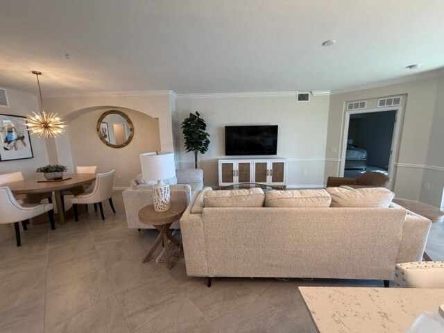 Large Open Living Space - 10801 Tarflower Dr
