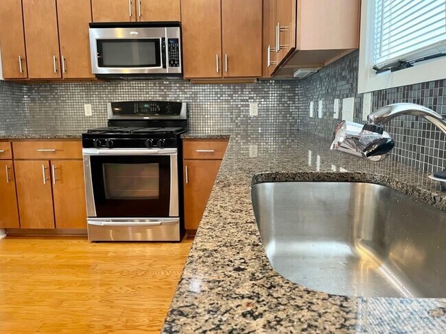 Building Photo - 1702 S Lamar Blvd