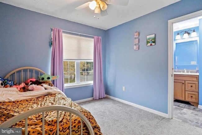 Building Photo - 302 Freeton Ct