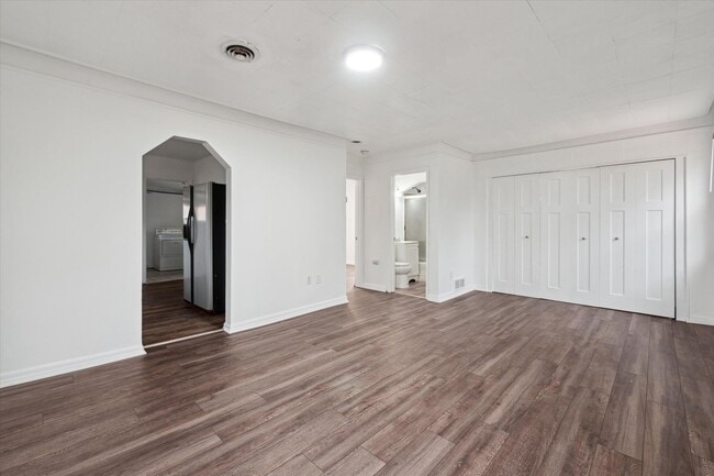Building Photo - 3 bedroom 2 full bathrooms Warren $1,300