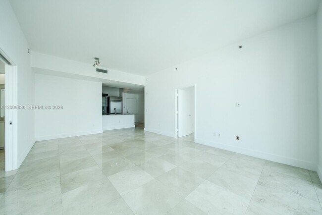 Building Photo - 950 Brickell Bay Dr