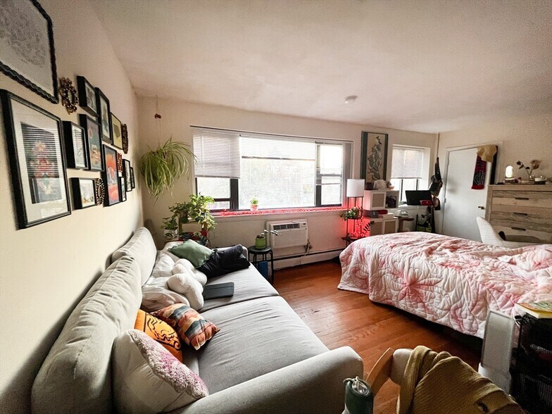 Building Photo - 1066 Commonwealth Ave