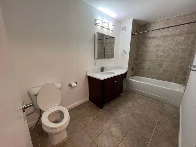 Building Photo - 1423 Irving St