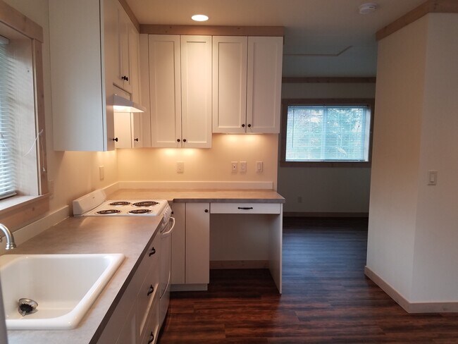 Building Photo - Studio Apartment in Poulsbo - All Utilitie...