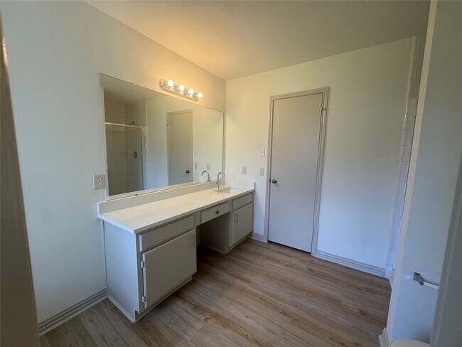 Building Photo - 6810 Creek Village Dr
