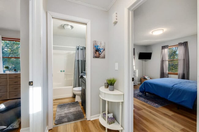 Building Photo - 4544 Erie Ave NW