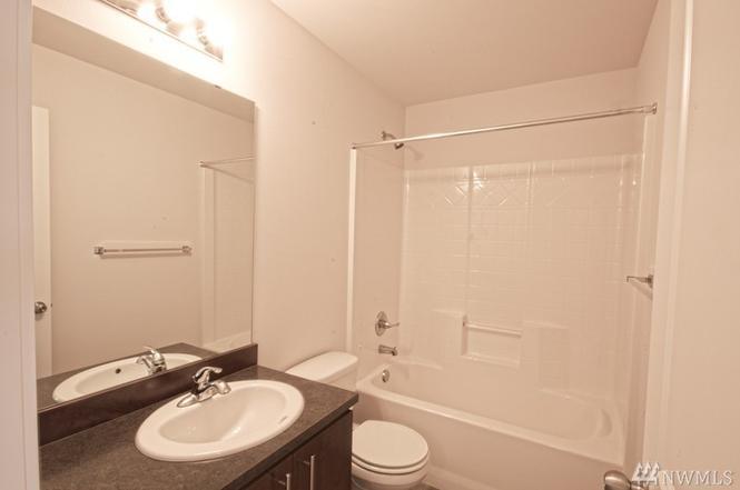 Building Photo - 15720 Manor Way
