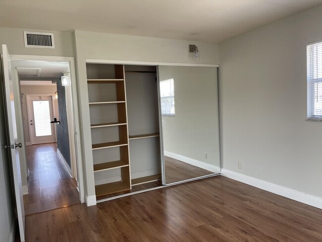 Building Photo - 457 Brittany Dr