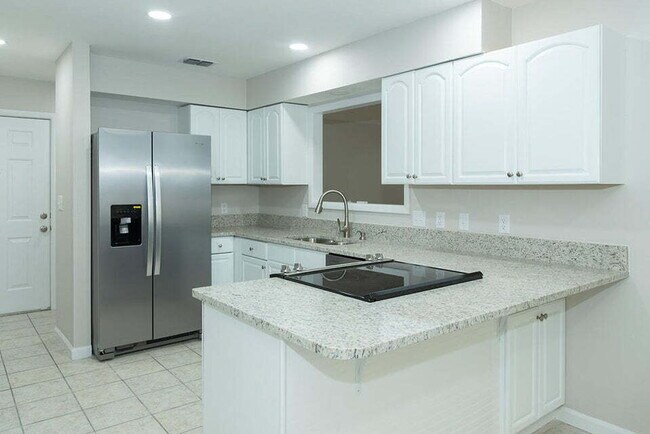 Building Photo - Coastal Charm Awaits: Cozy 3-Bedroom Home in Fort Walton Beach!