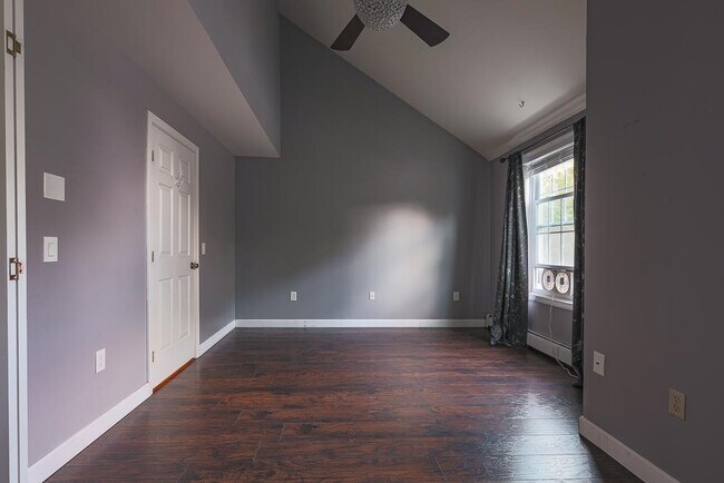 Building Photo - 1465 Hooksett Rd