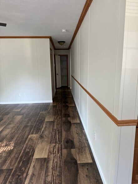 Building Photo - 13 Fern Ln